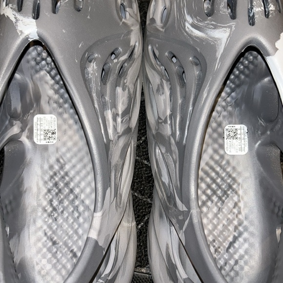 Mens Yeezy Foam Runner - Picture 3 of 5